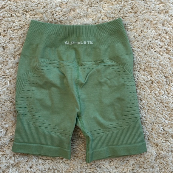 Alphalete Pants - Alphalete shorts sage green Small